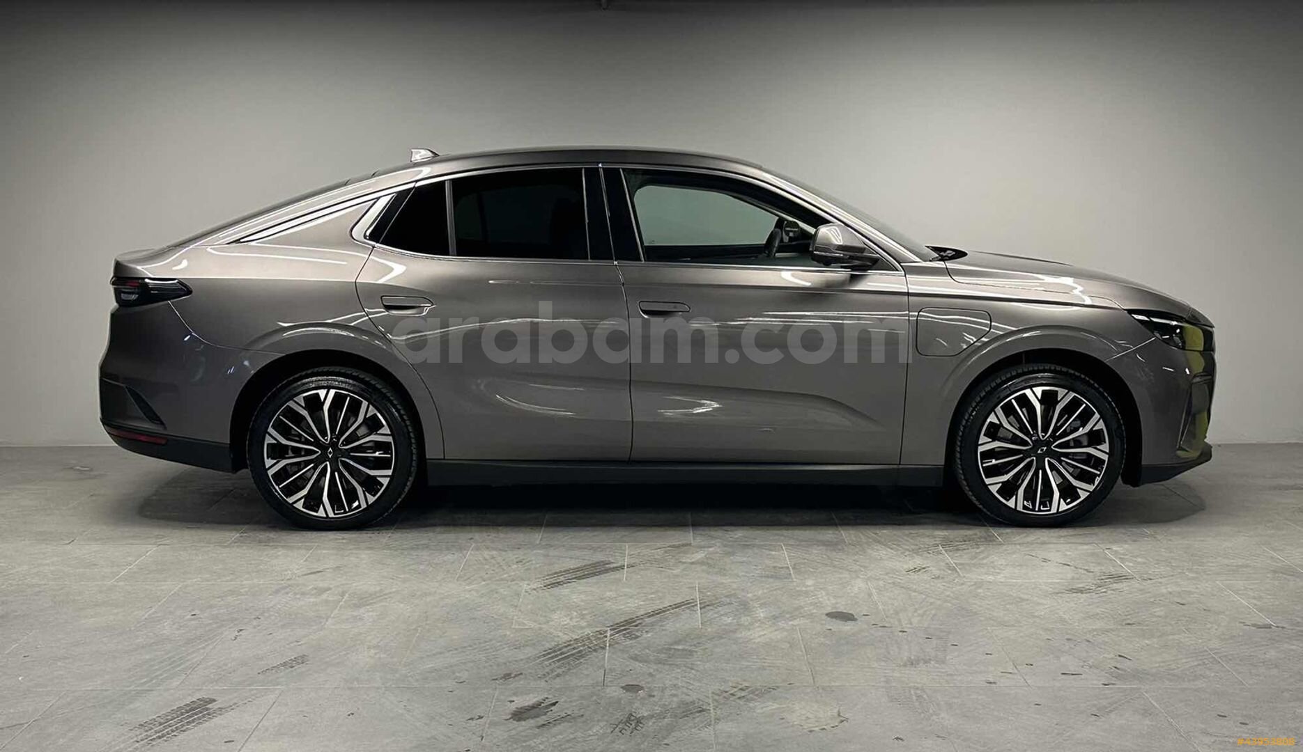 Galeriden TOGG T10F V2 Uzun Menzil 2025 Model İstanbul 11.000 km Füme 5