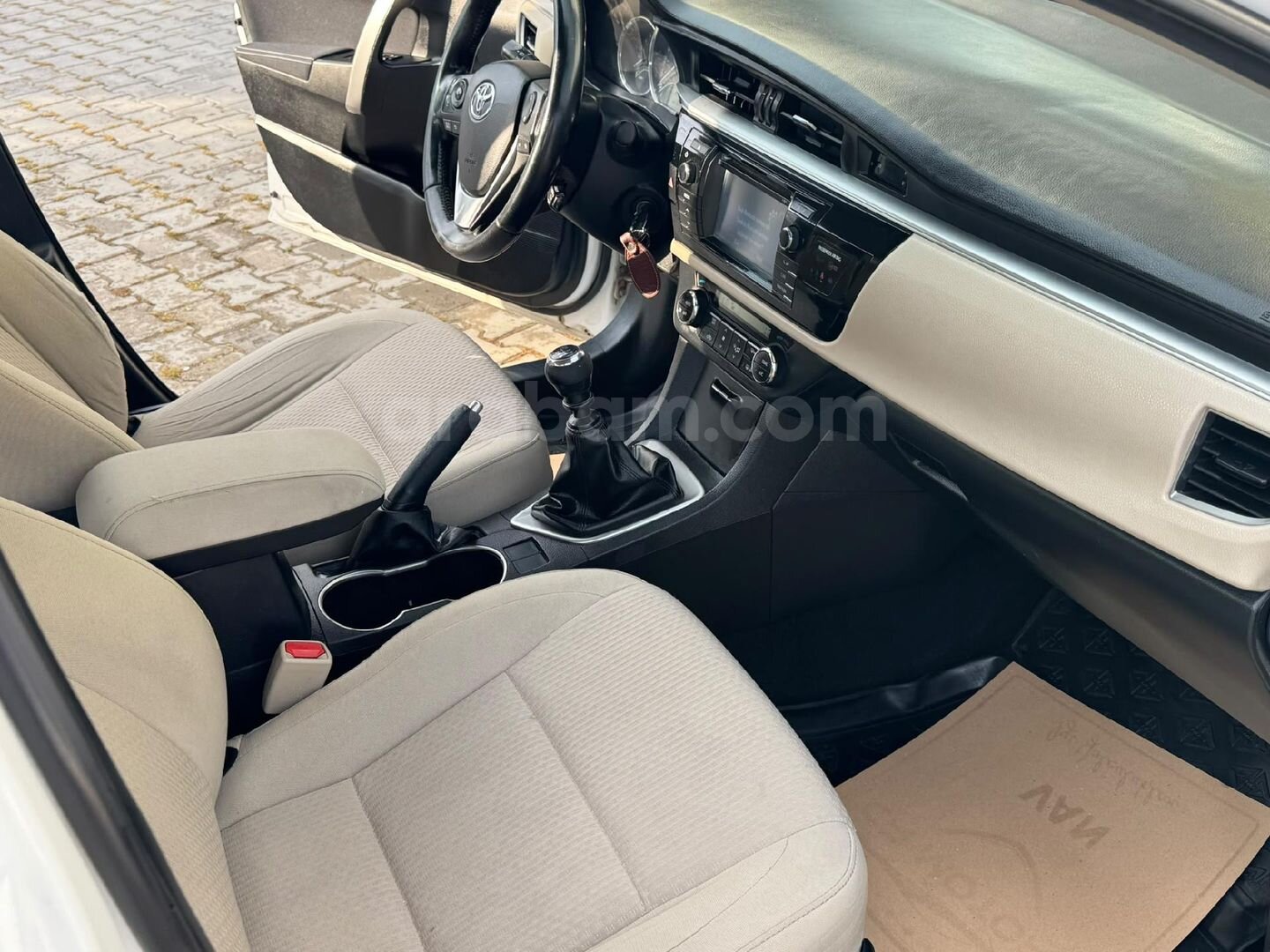 Galeriden Toyota Corolla 1.6 Advance 2014 Model Van 193.000 km Beyaz 5