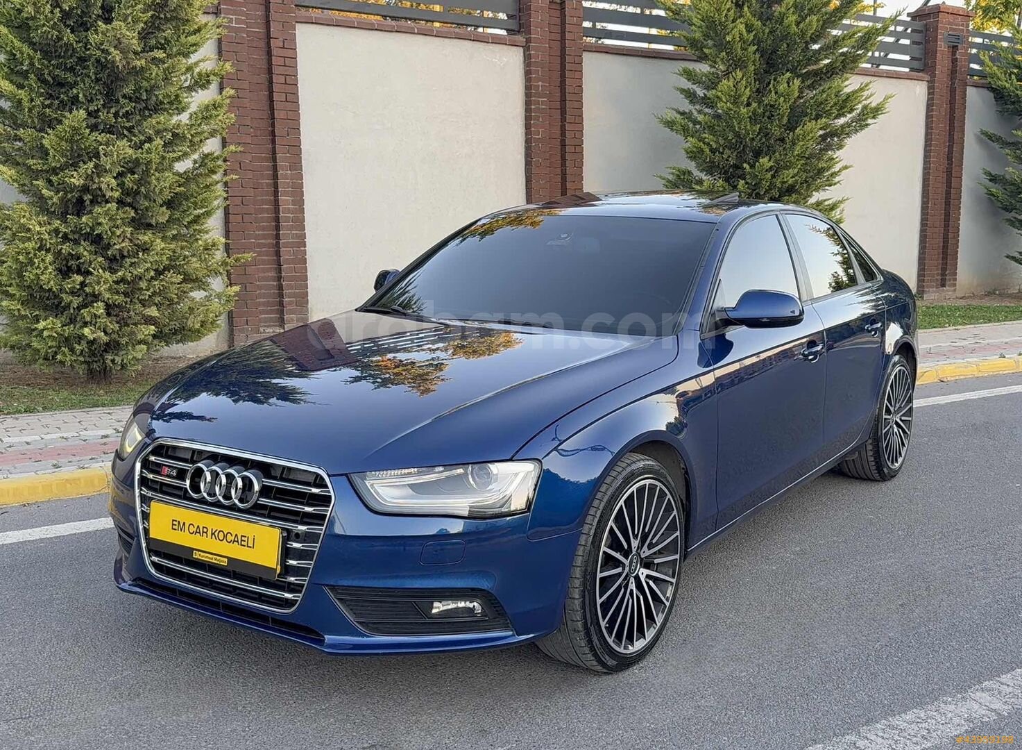 Galeriden Audi A4 Sedan 2.0 TDI 2014 Model Kocaeli 155.000 km Mavi 4
