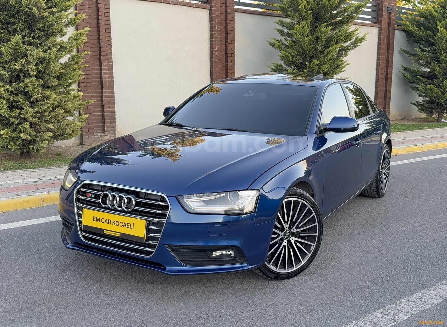 Galeriden Audi A4 Sedan 2.0 TDI 2014 Model Kocaeli 155.000 km Mavi 3