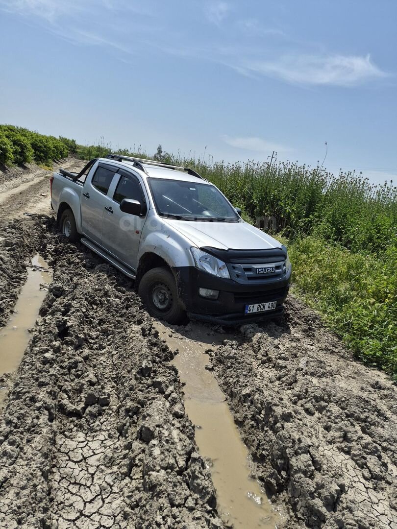 Sahibinden Isuzu D-Max 2.5 4x4 LTD 2017 Model 287.000 km Gri 5