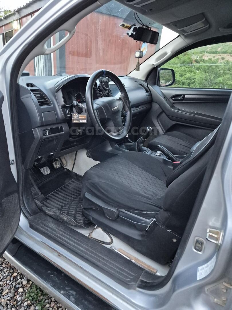 Sahibinden Isuzu D-Max 2.5 4x4 LTD 2017 Model 287.000 km Gri 4