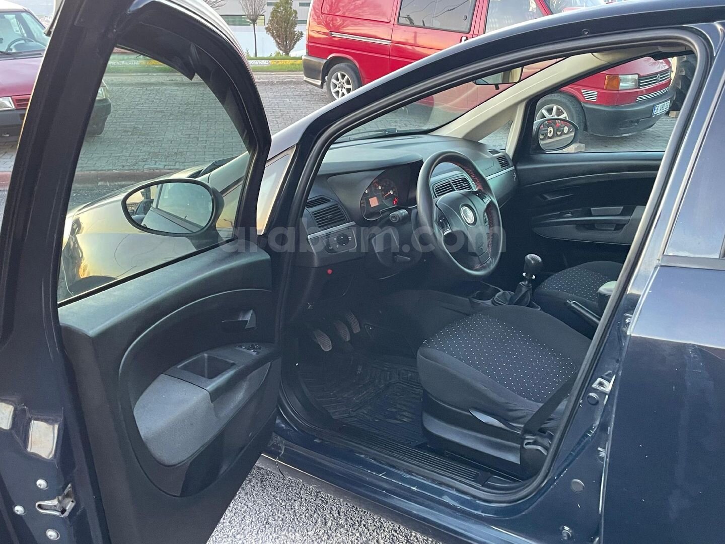 Galeriden Fiat Punto Grande 1.4 Fire Dynamic 2008 Model Sivas 329.000 km Lacivert 2