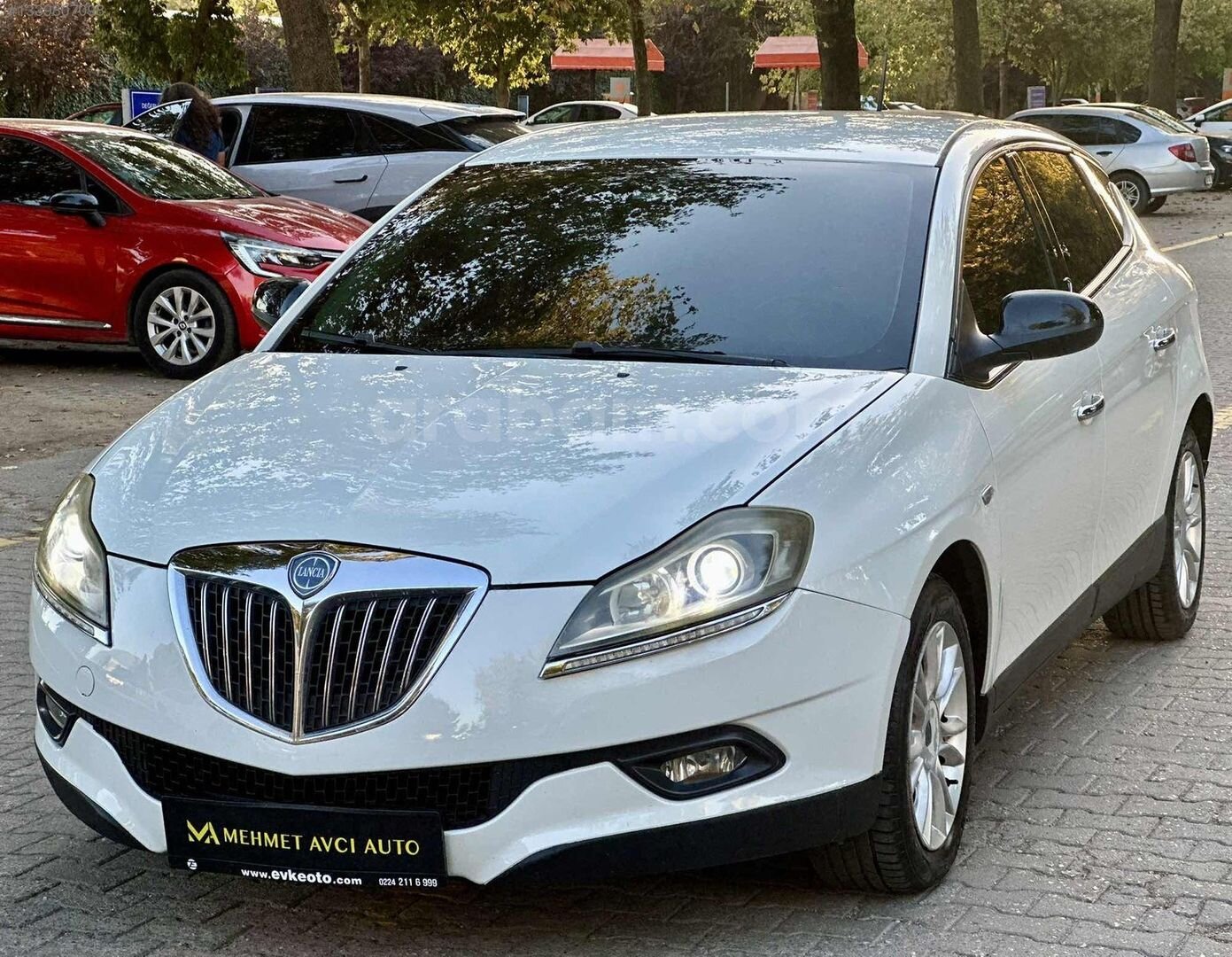 Galeriden Lancia Delta 1.6 MJet 2013 Model Bursa 94.000 km Beyaz 3