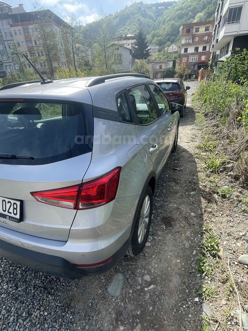 Sahibinden Seat Arona 1.0 EcoTSI Style 2024 Model Trabzon 61.000 km Gri (Gümüş) 6