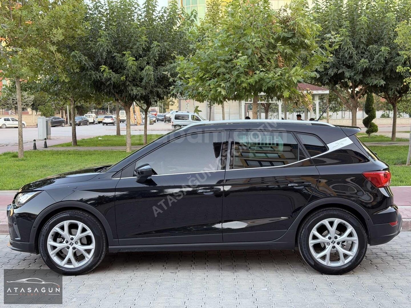Galeriden Seat Arona 1.0 EcoTSI FR 2024 Model Konya 21.000 km Siyah 6
