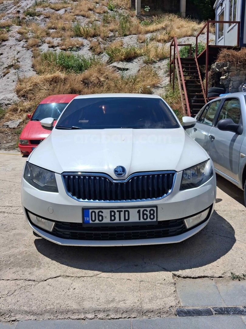 Galeriden Skoda Octavia 1.6 TDI Optimal 2015 Model Bayburt 290.000 km Beyaz 1