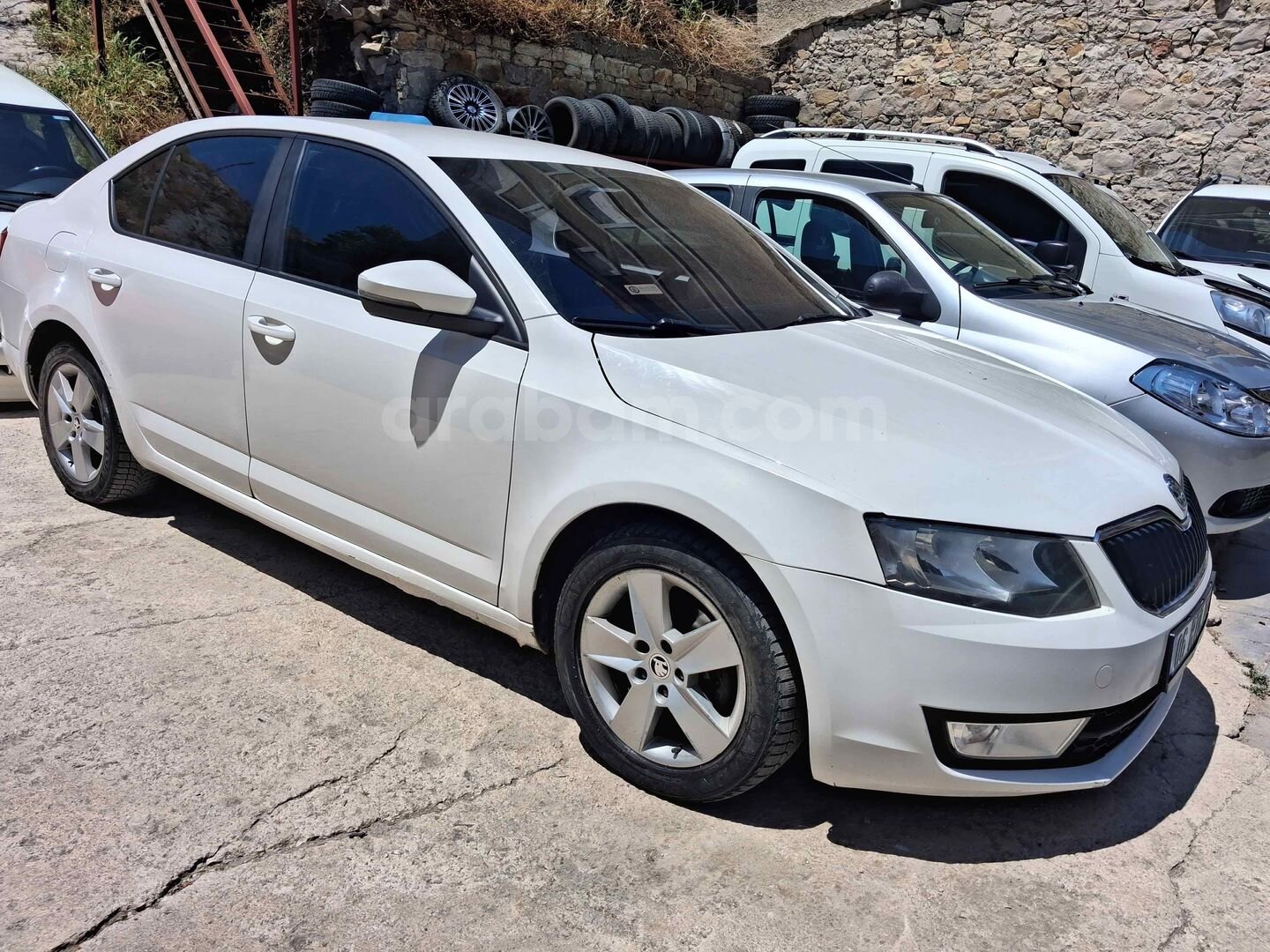 Galeriden Skoda Octavia 1.6 TDI Optimal 2015 Model Bayburt 290.000 km Beyaz 2