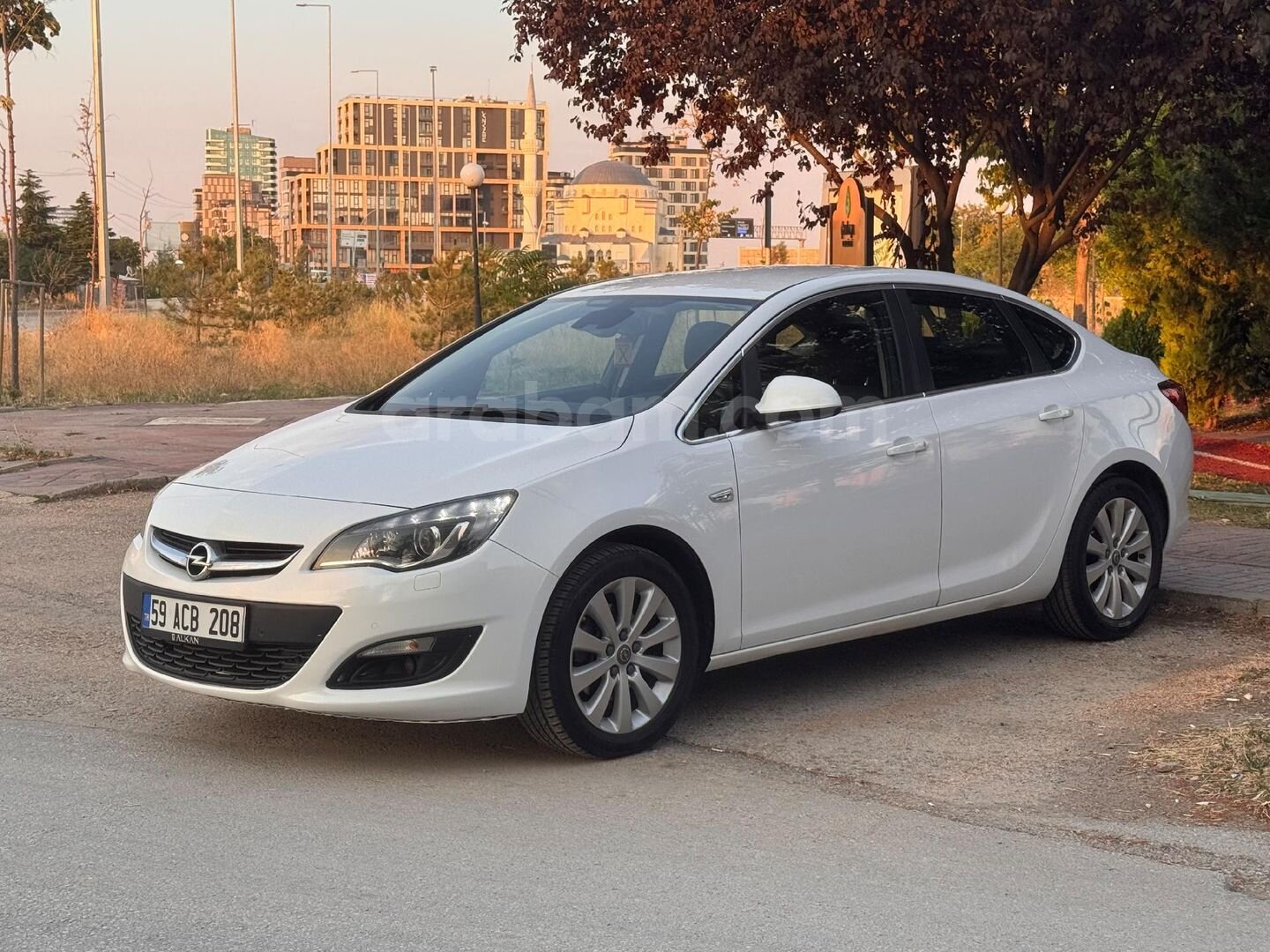 Galeriden Opel Astra 1.6 CDTI Sport 2016 Model Gaziantep 245.000 km Beyaz 3