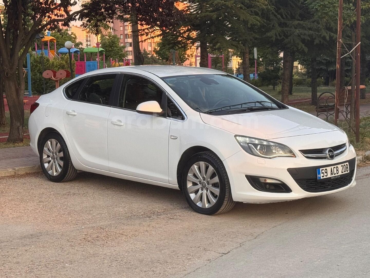 Galeriden Opel Astra 1.6 CDTI Sport 2016 Model Gaziantep 245.000 km Beyaz 4