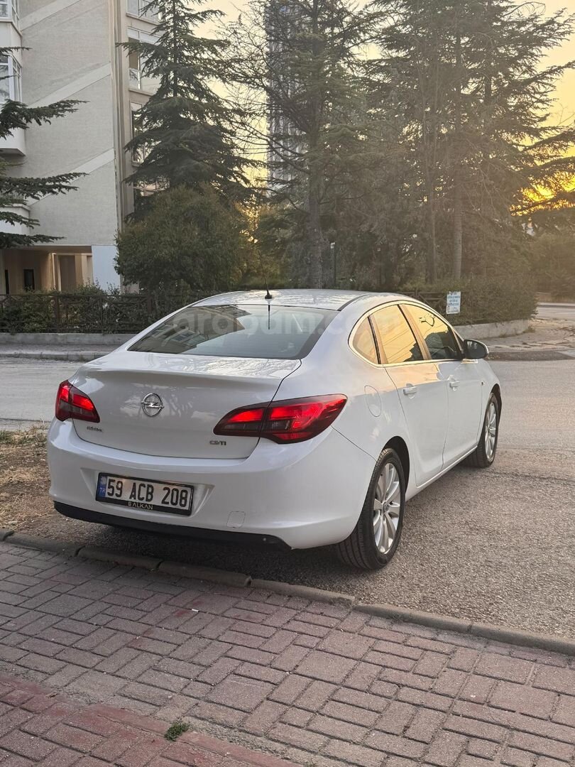 Galeriden Opel Astra 1.6 CDTI Sport 2016 Model Gaziantep 245.000 km Beyaz 5