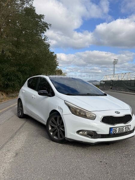 Sahibinden Kia Ceed 1.6 CRDi Concept Plus 2012 Model 336.000 km Beyaz