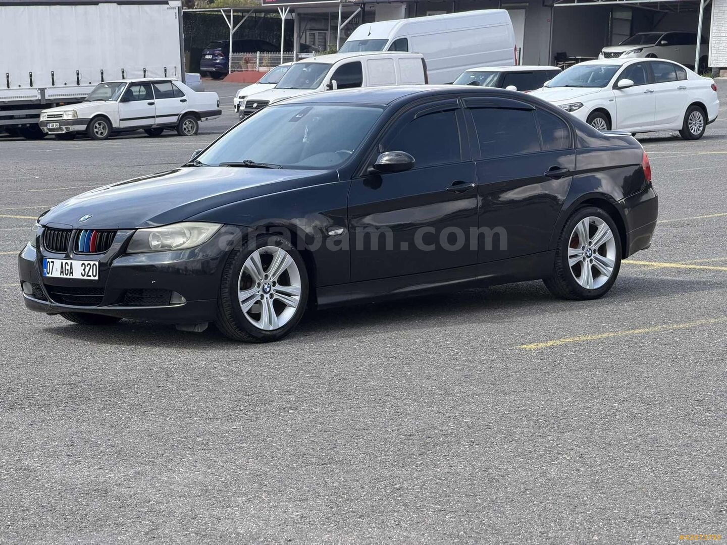 Galeriden BMW 3 Serisi 320i 2007 Model İstanbul 268.000 km Siyah 1