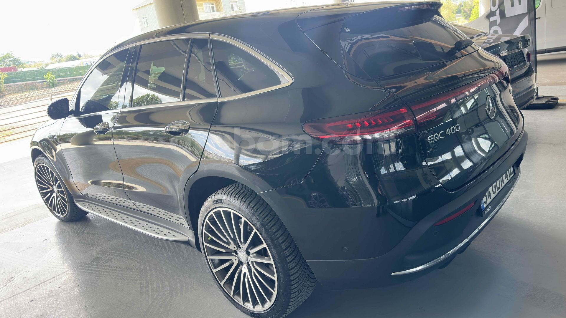 Sahibinden Mercedes - Benz EQC 400 2022 Model 40.900 km Siyah 2