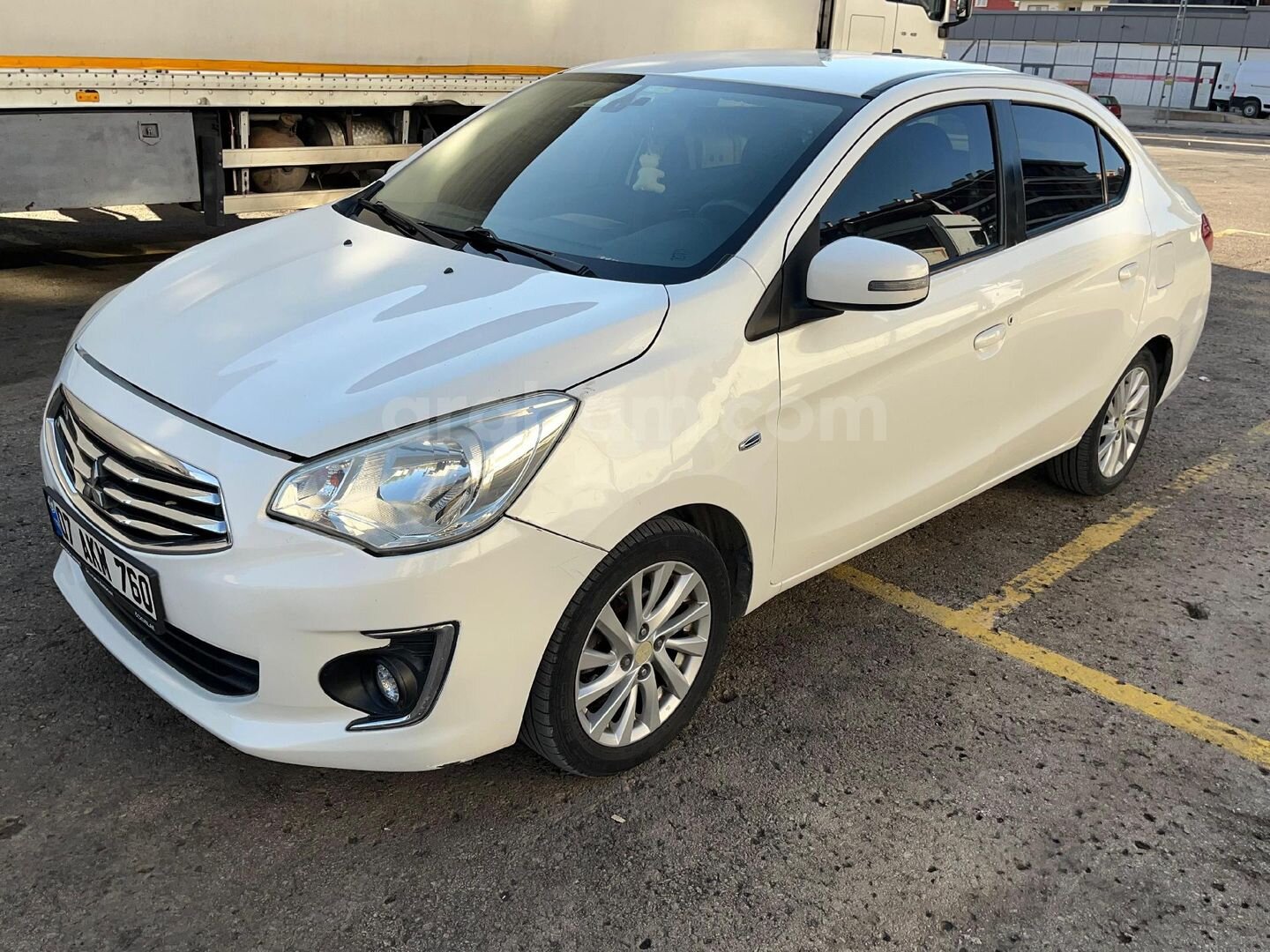 ÇOK TEMİZ BAKIMLI (ACİLL) OTOMATİK VİTES GARAJ ARABASI 3
