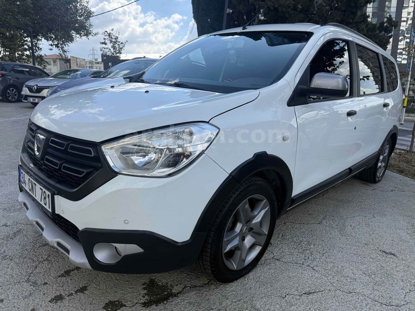 Sahibinden Dacia Lodgy 1.5 BlueDCI Stepway 2019 Model İstanbul 130.000 km Beyaz 2