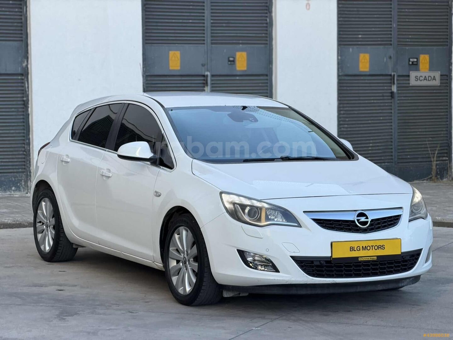 Galeriden Opel Astra 1.4 T Cosmo 2012 Model İstanbul 290.000 km Beyaz 7