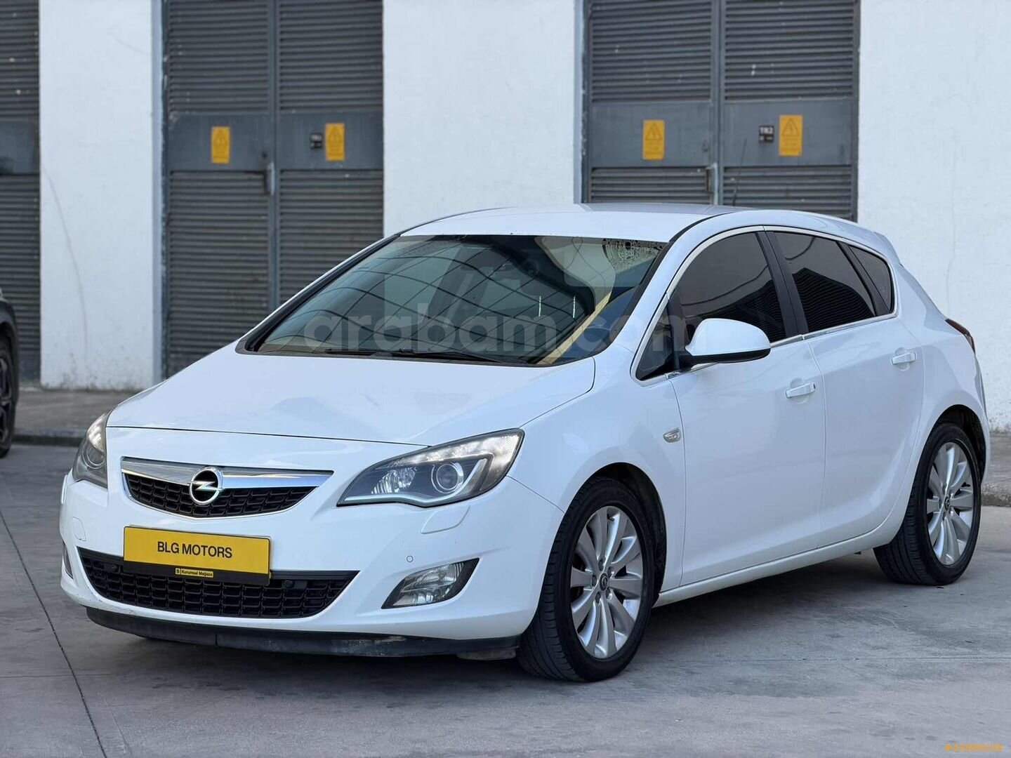 Galeriden Opel Astra 1.4 T Cosmo 2012 Model İstanbul 290.000 km Beyaz 6