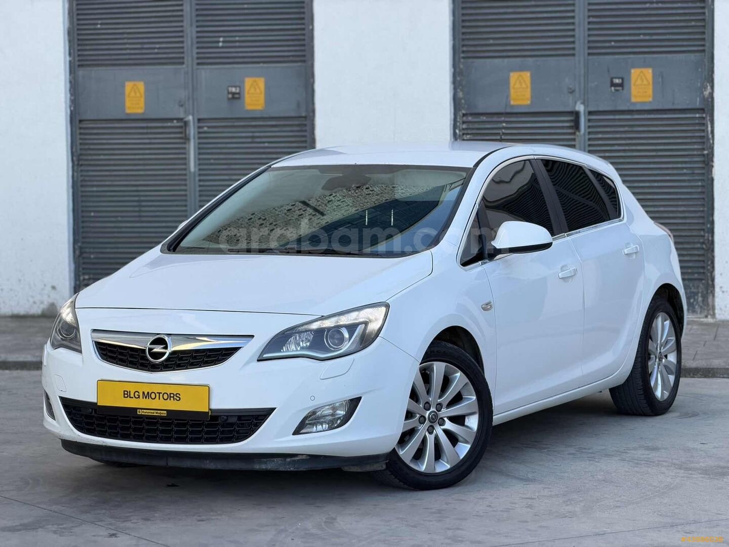 Galeriden Opel Astra 1.4 T Cosmo 2012 Model İstanbul 290.000 km Beyaz 1