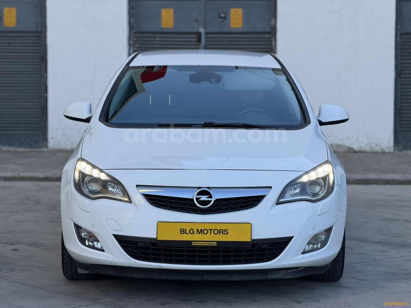 Galeriden Opel Astra 1.4 T Cosmo 2012 Model İstanbul 290.000 km Beyaz 5