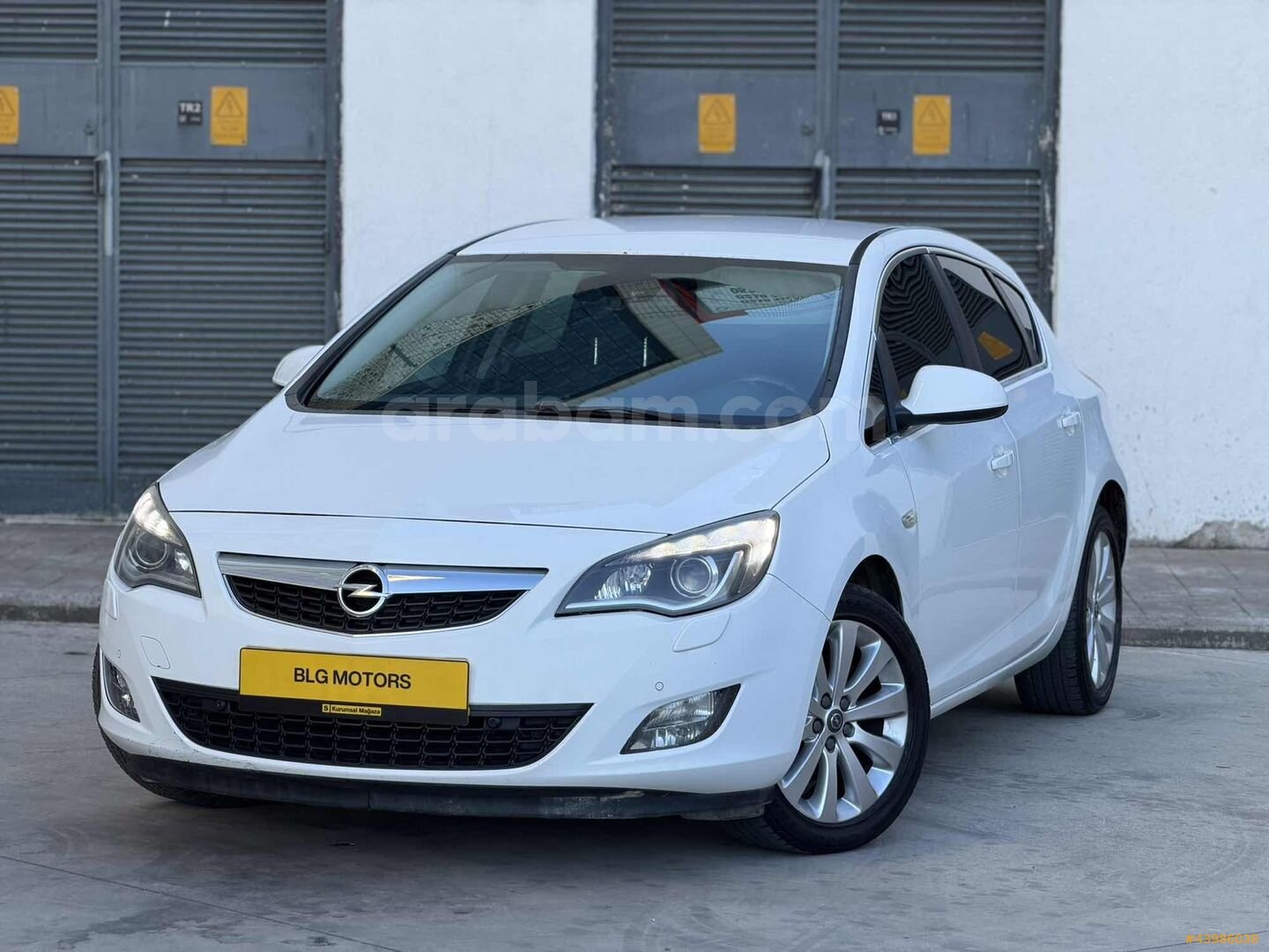 Galeriden Opel Astra 1.4 T Cosmo 2012 Model İstanbul 290.000 km Beyaz 2