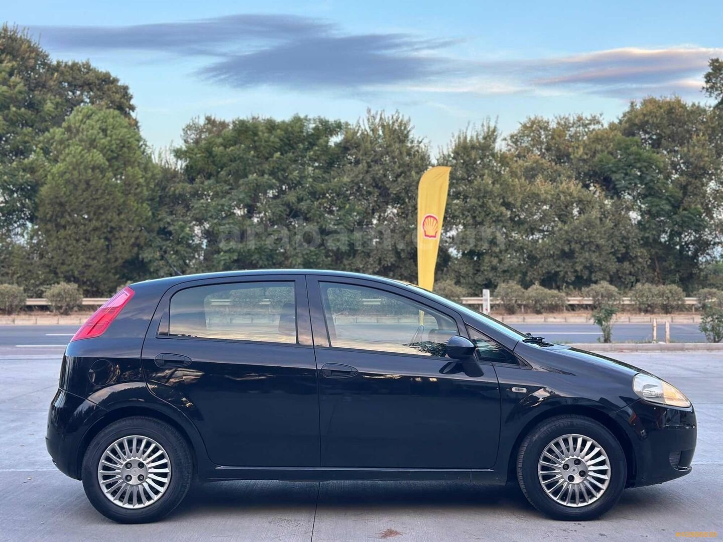 Galeriden Fiat Punto Grande 1.4 Fire Active 2010 Model Manisa 160.000 km Siyah 4