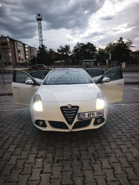 Sahibinden Alfa Romeo Giulietta 1.4 TB MultiAir Distinctive 2015 Model 3