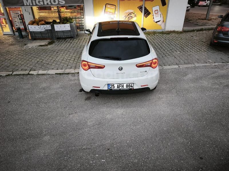 Sahibinden Alfa Romeo Giulietta 1.4 TB MultiAir Distinctive 2015 Model 5