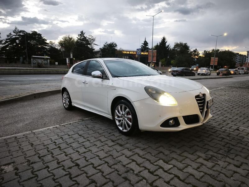 Sahibinden Alfa Romeo Giulietta 1.4 TB MultiAir Distinctive 2015 Model