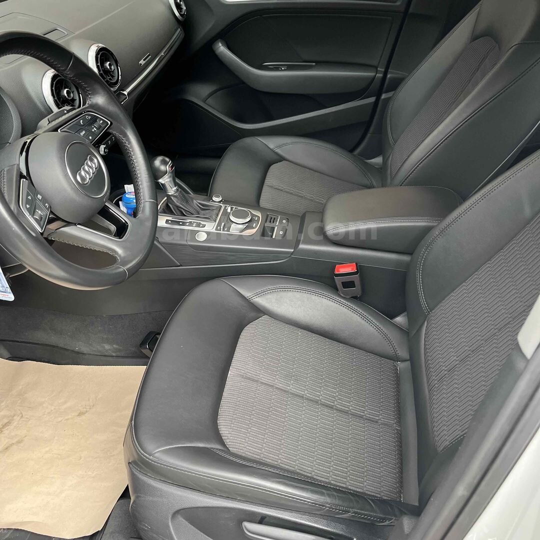 Sahibinden Audi A3 Sportback 1.6 TDI Design Line 2018 Model Ankara 90.000 km Beyaz 3