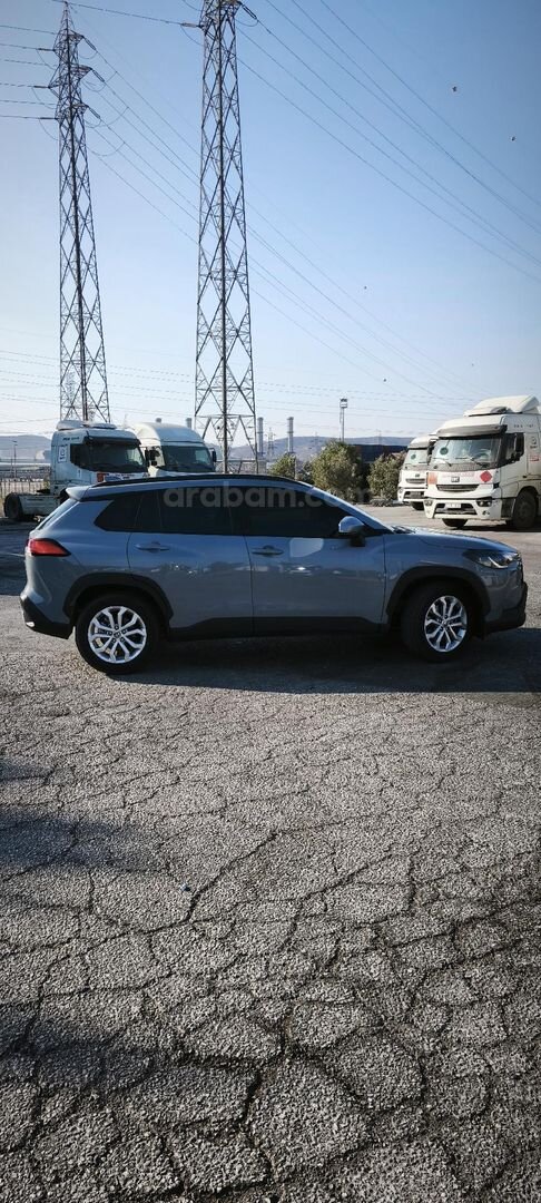 Sahibinden Toyota Corolla Cross 1.8 Hybrid Flame X-Pack 2025 Model 3