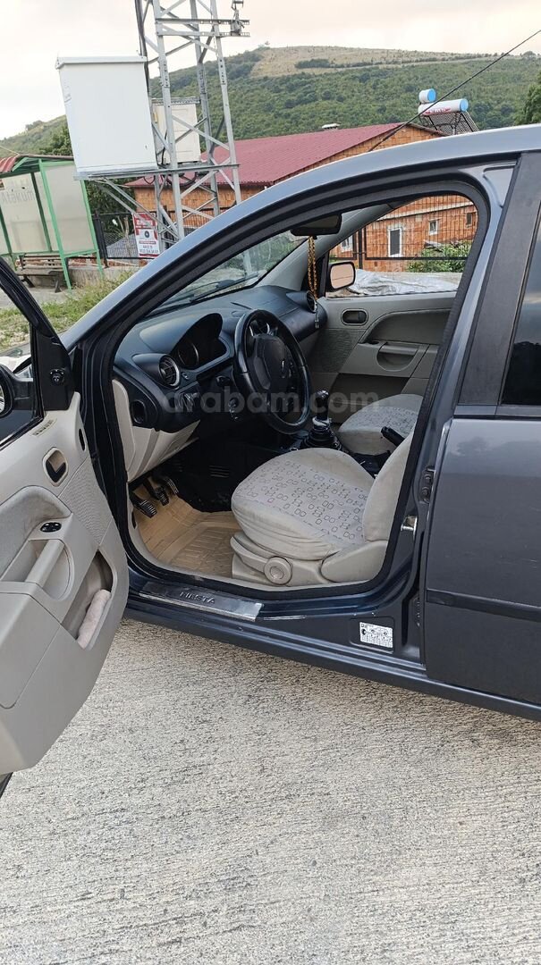 Sahibinden Ford Fiesta 1.4 TDCi Comfort 2004 Model Samsun 222.000 km Gri (metalik) 6