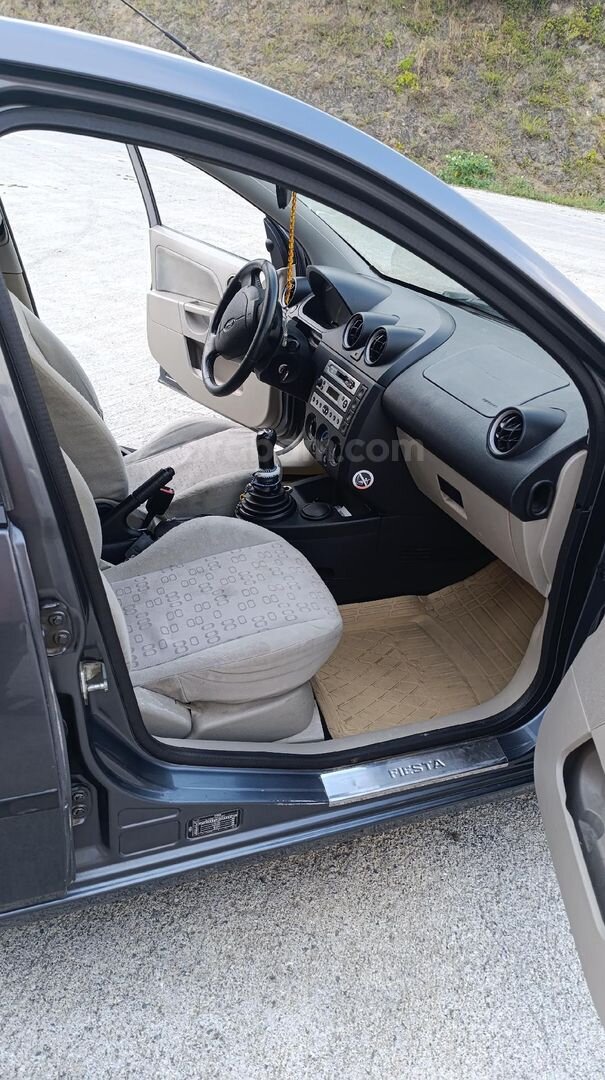 Sahibinden Ford Fiesta 1.4 TDCi Comfort 2004 Model Samsun 222.000 km Gri (metalik) 7
