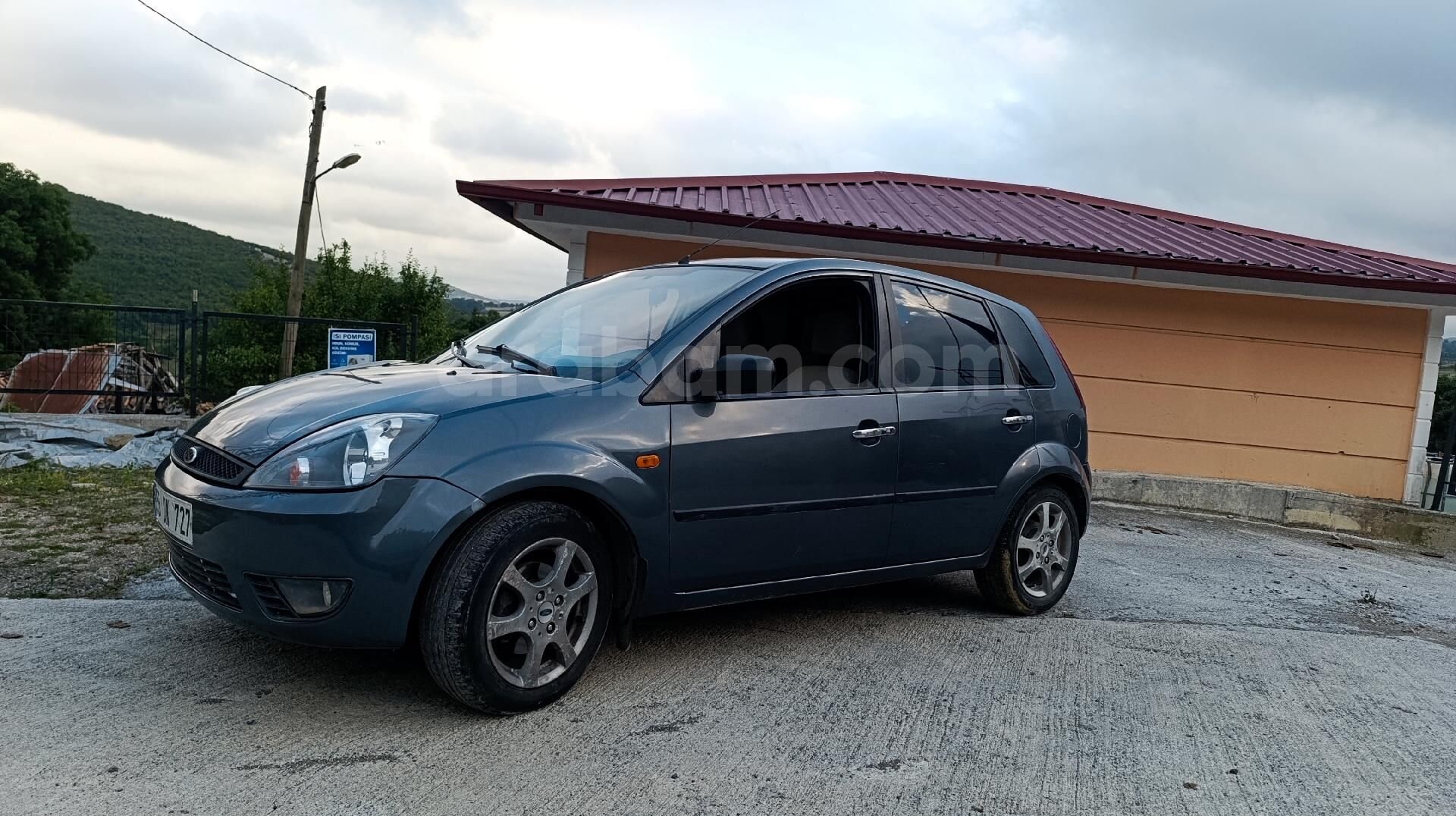 Sahibinden Ford Fiesta 1.4 TDCi Comfort 2004 Model Samsun 222.000 km Gri (metalik) 3