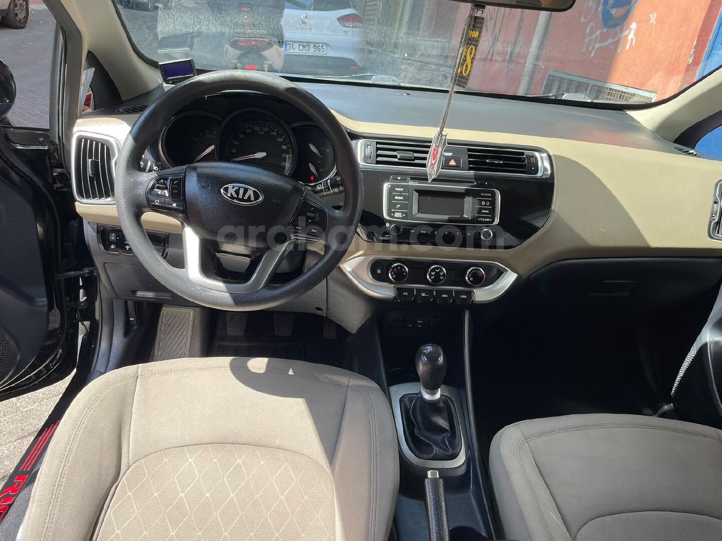 Sahibinden Kia Rio 1.4 CRDi Comfort 2015 Model İstanbul 126000 km Siyah 5