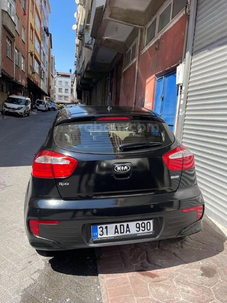 Sahibinden Kia Rio 1.4 CRDi Comfort 2015 Model İstanbul 126000 km Siyah