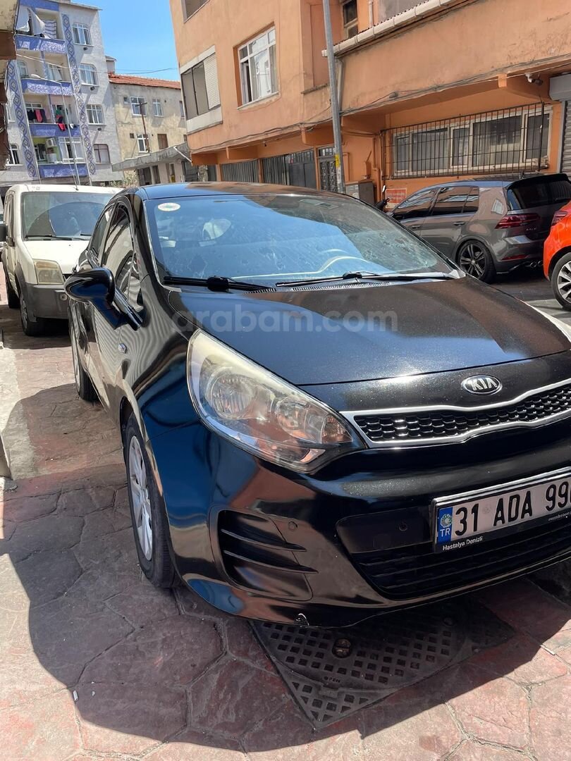 Sahibinden Kia Rio 1.4 CRDi Comfort 2015 Model İstanbul 126000 km Siyah 4