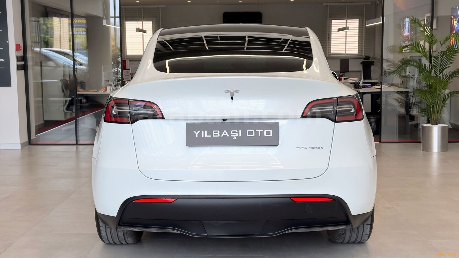 Galeriden Tesla Model Y Long Range AWD 2023 Model Bursa 47.829 km Beyaz 4