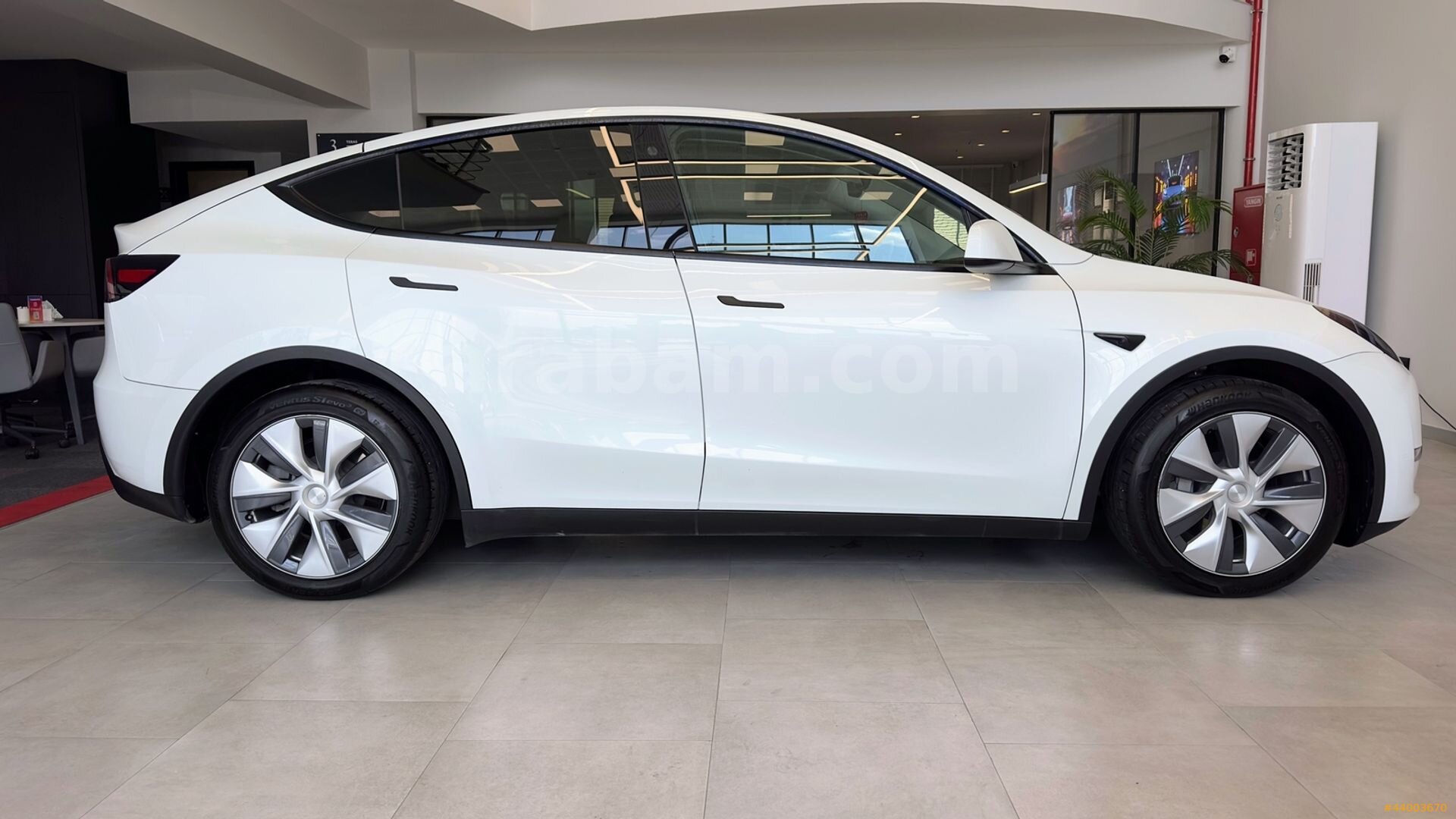 Galeriden Tesla Model Y Long Range AWD 2023 Model Bursa 47.829 km Beyaz 7