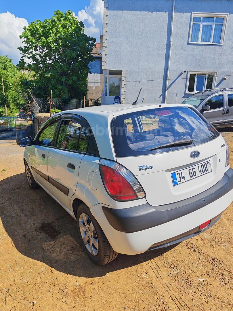 SAHİBİNDEN TÜM AĞIR BAKIMLARI YENİ KIA RIO 1.5 CRDi TREND 4