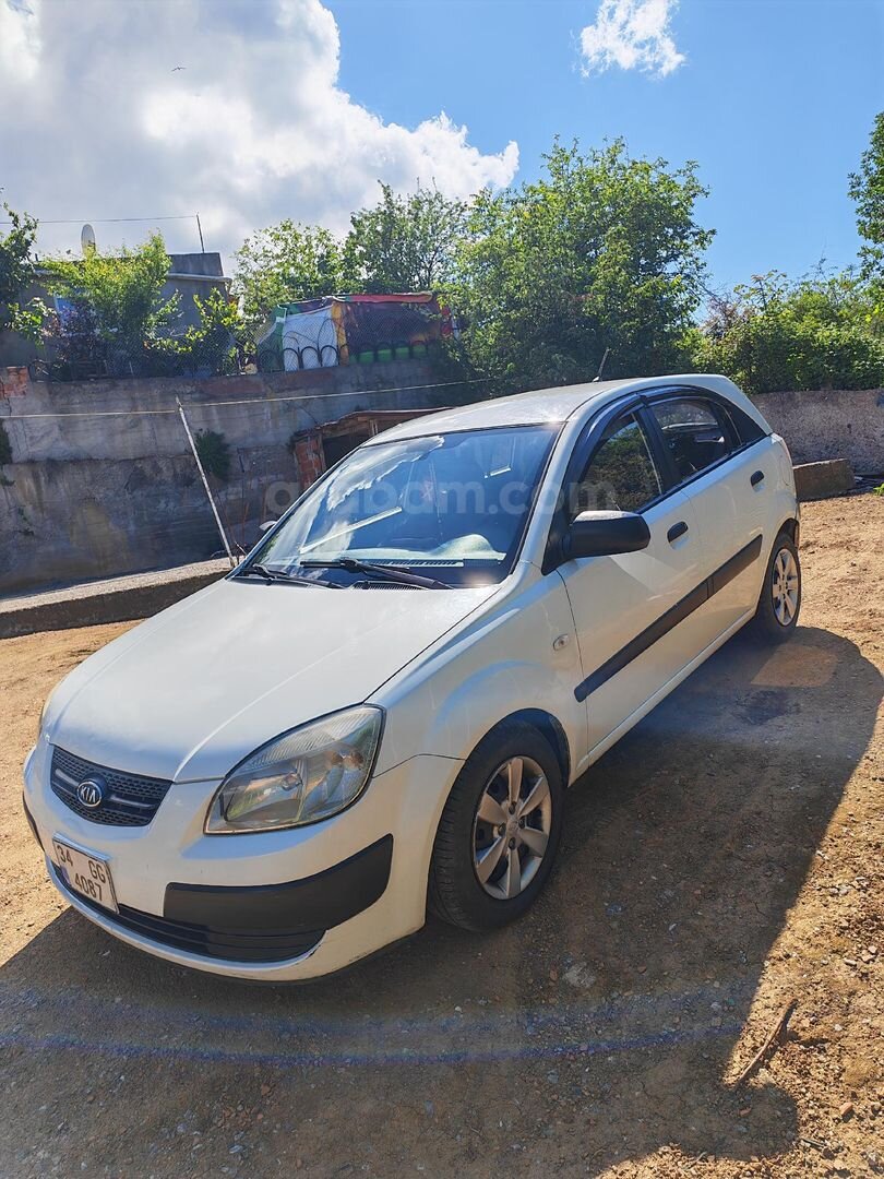 SAHİBİNDEN TÜM AĞIR BAKIMLARI YENİ KIA RIO 1.5 CRDi TREND 3
