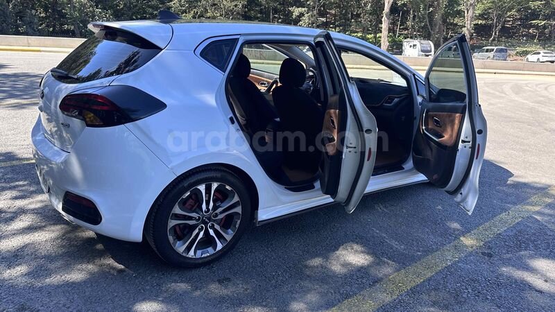 Sahibinden Kia Ceed 1.6 CRDi Premium 2013 Model