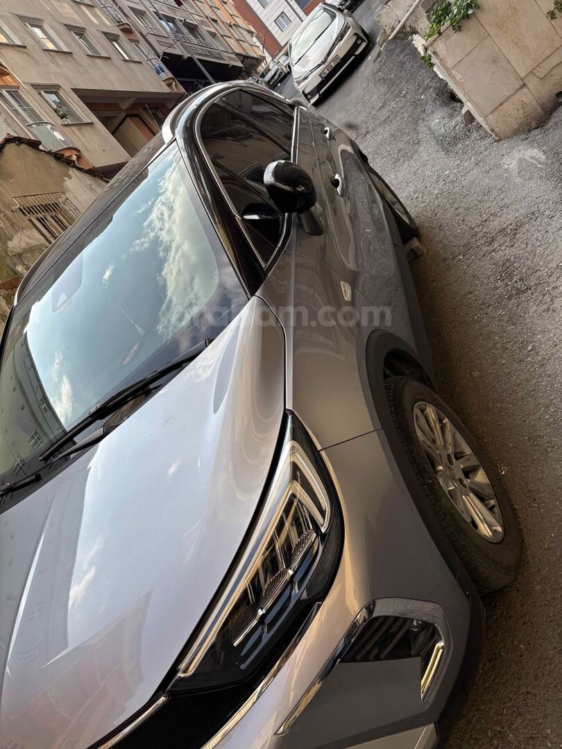 Sahibinden Opel Crossland 1.5 elegance 2022 Model 48000 km Gri (Gümüş) 3