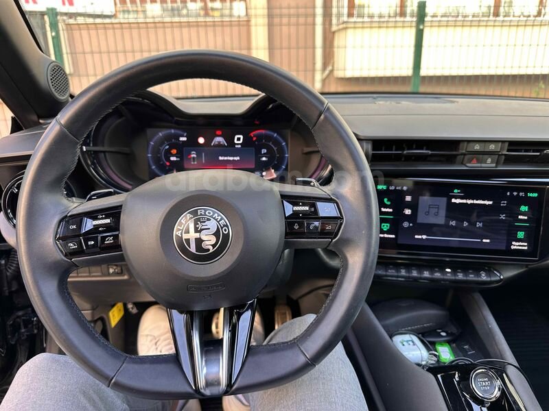 Sahibinden Alfa Romeo Junior Ibrida 1.2 speciale 2024 Model 2
