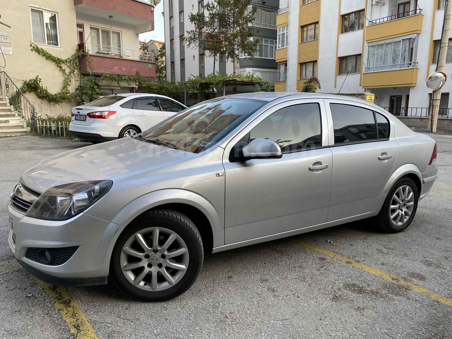 Galeriden Opel Astra 1.6 Enjoy 111.Yıl 2012 Model Niğde 186.000 km Gri (Gümüş) 3