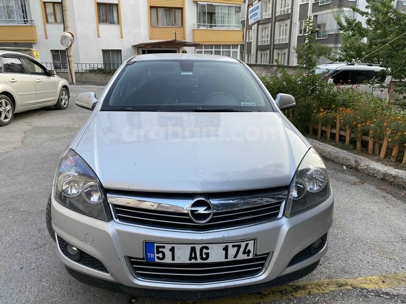 Galeriden Opel Astra 1.6 Enjoy 111.Yıl 2012 Model Niğde 186.000 km Gri (Gümüş) 1