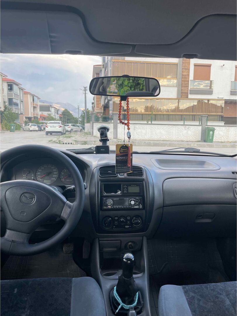 Sahibinden Mazda 323 1.5 1999 Model 335.000 km Mavi 4