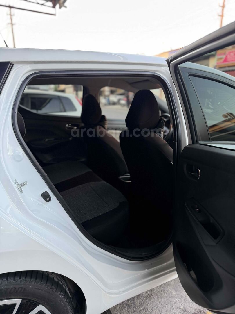 Sahibinden Nissan Micra 1.0 IG-T Tekna 2022 Model Muğla 20.000 km Beyaz 5