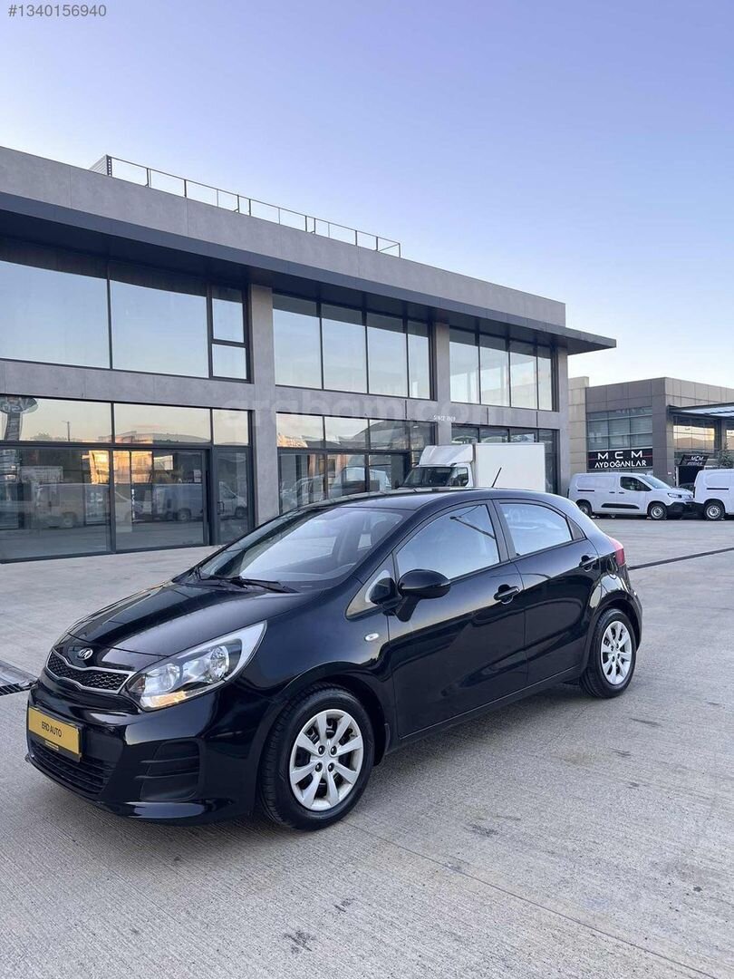 Galeriden Kia Rio 1.4 CVVT Comfort 2015 Model Ankara 71.000 km Siyah 4