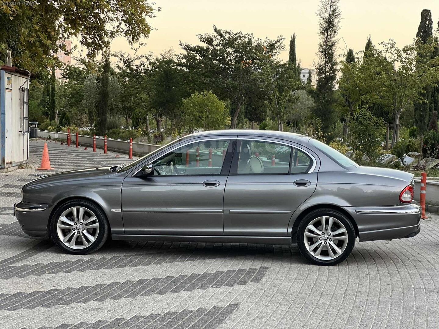 Galeriden Jaguar X-Type 2.1 Executive 2008 Model İstanbul 80.000 km Gri 5